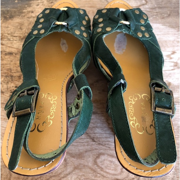 N.Y.L.A. Hunter Green Leather Wood Platform Open Toe Gold Metal O-Ring Studs 7.5 - Picture 10 of 12